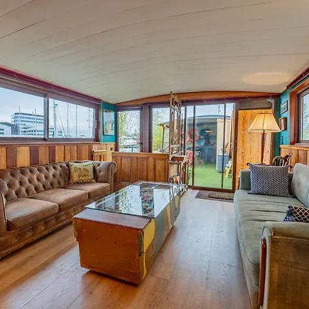 La Petite Annick Hotel en barco 2*