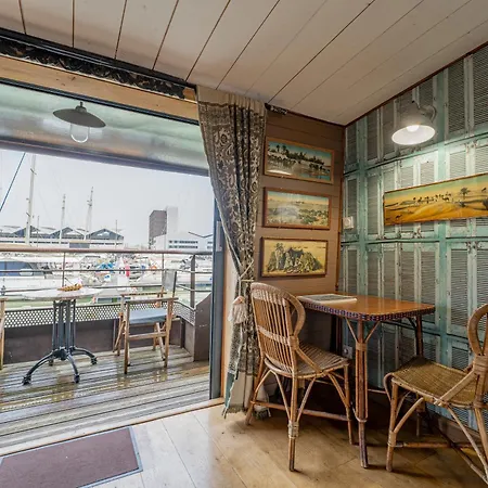 La Petite Annick Hotel en barco 2*