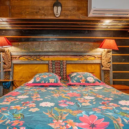 Hotel en barco La Petite Annick 2*