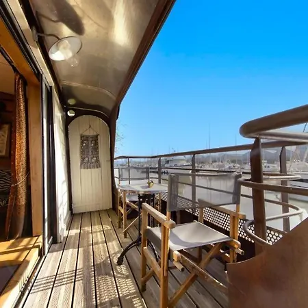 La Petite Annick Hotel en barco 2*